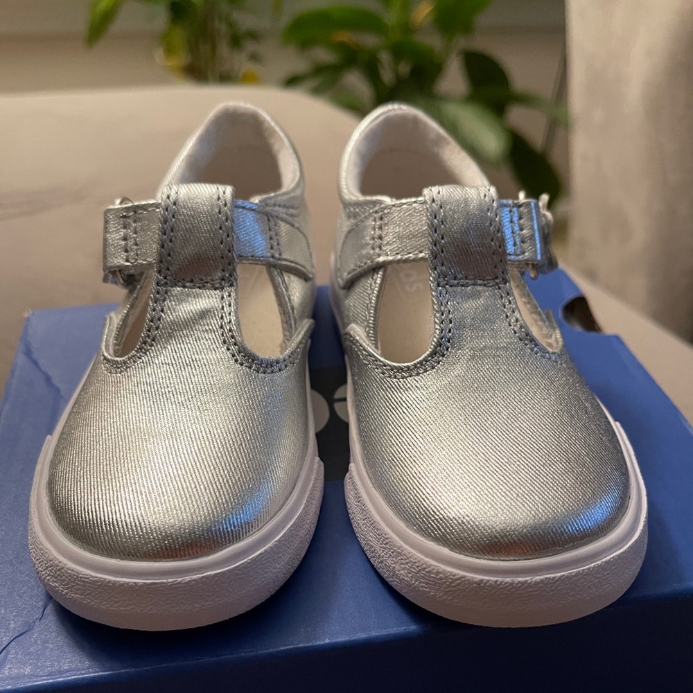 Girls shoes